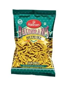 Haldiram Methi Sev 200 g – Palitos estaladiços de grão com feno-grego